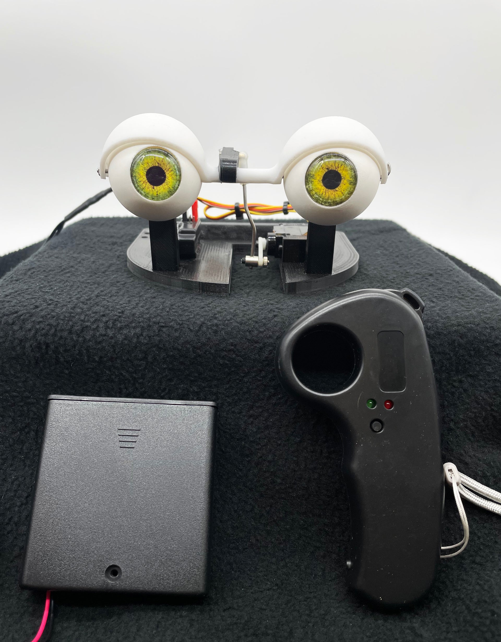 animatronic-blinking-eyes-for-puppets-or-robotics